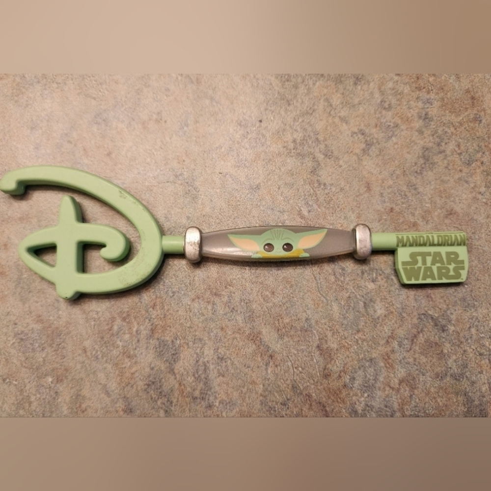 Disney Store Keys - Picture 2 of 2